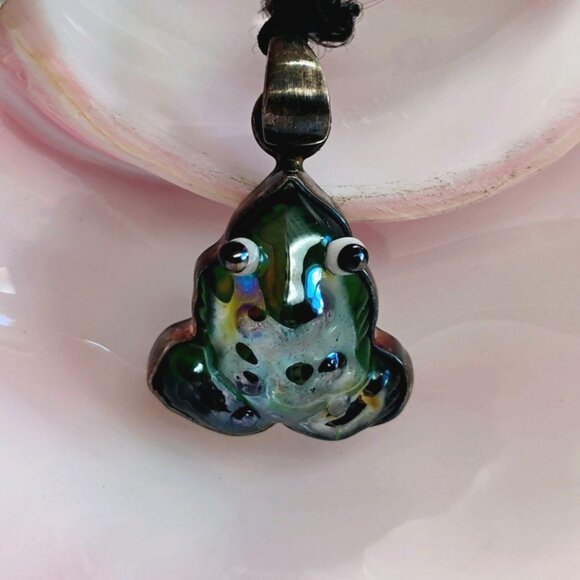 Charles Albert Green Dichroic Art Glass Frog Pendant in Sterling Silver 1 3/4" - Picture 2 of 8